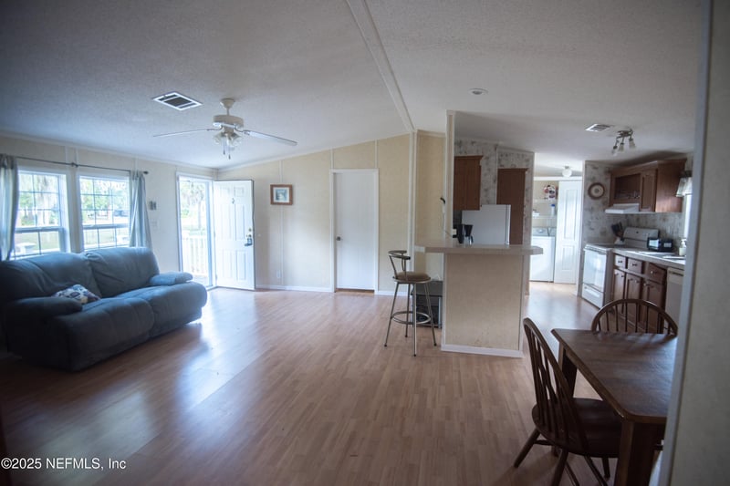 107 Folklore Dr, Satsuma, FL 32189