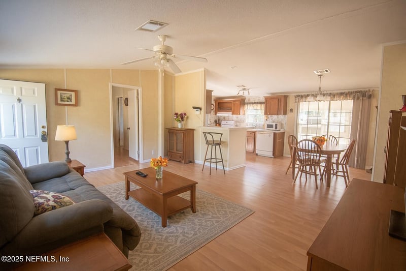 107 Folklore Dr, Satsuma, FL 32189