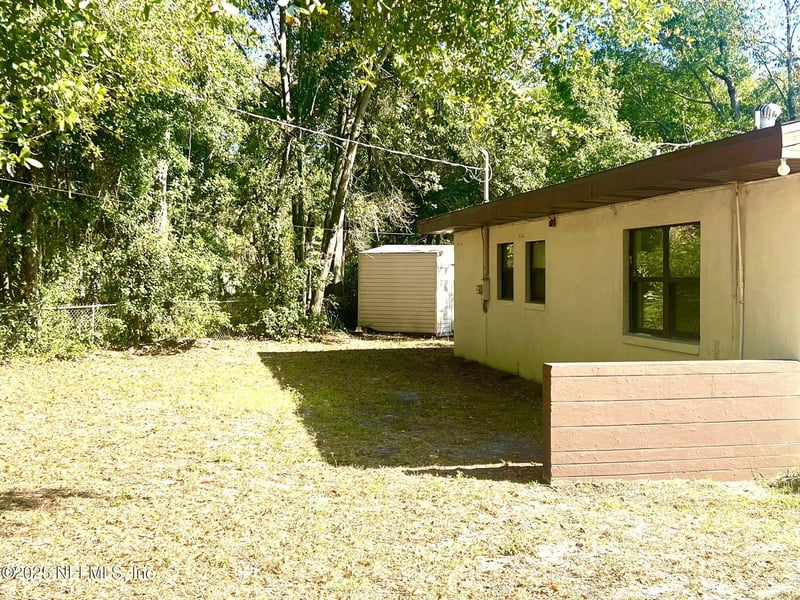 7947 Chateau Dr, Jacksonville, FL 32221