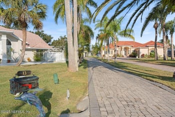 13 Chadwick Ct, Palm Coast, FL 32137