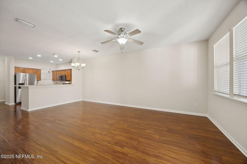 2362 Red Moon Dr, Jacksonville, FL 32216