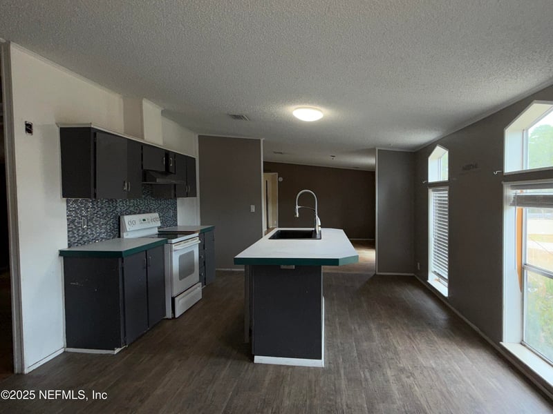 323 Incline Rd, Satsuma, FL 32189