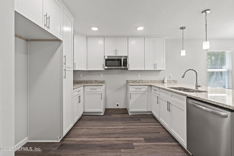 8438 Hewitt St, Jacksonville, FL 32244