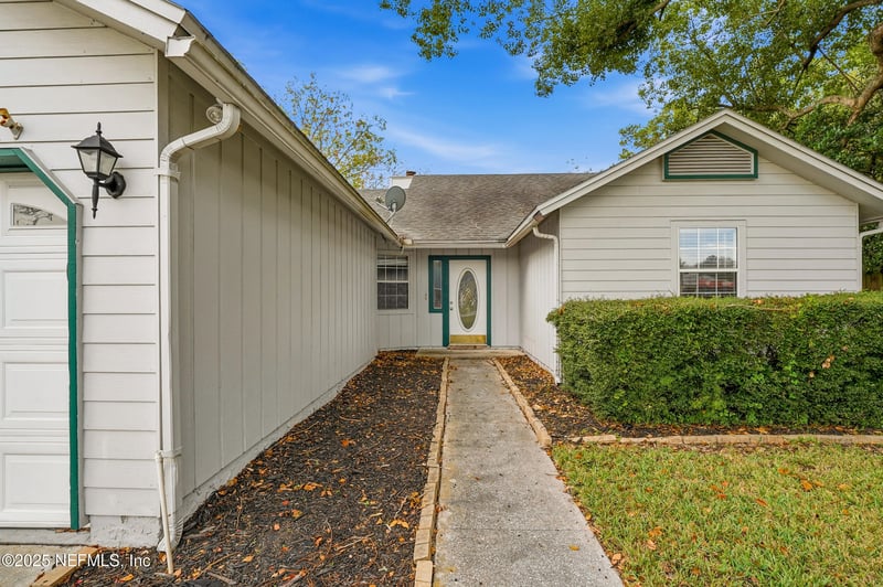 400 Cranes Landing Ct, Jacksonville, FL 32216