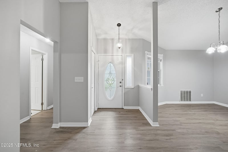 400 Cranes Landing Ct, Jacksonville, FL 32216