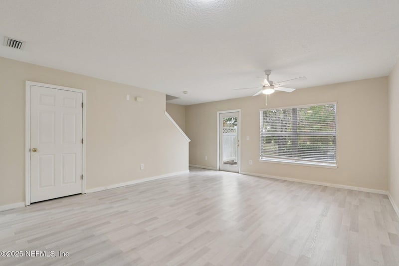 827 Black Cherry Dr, St Johns, FL 32259