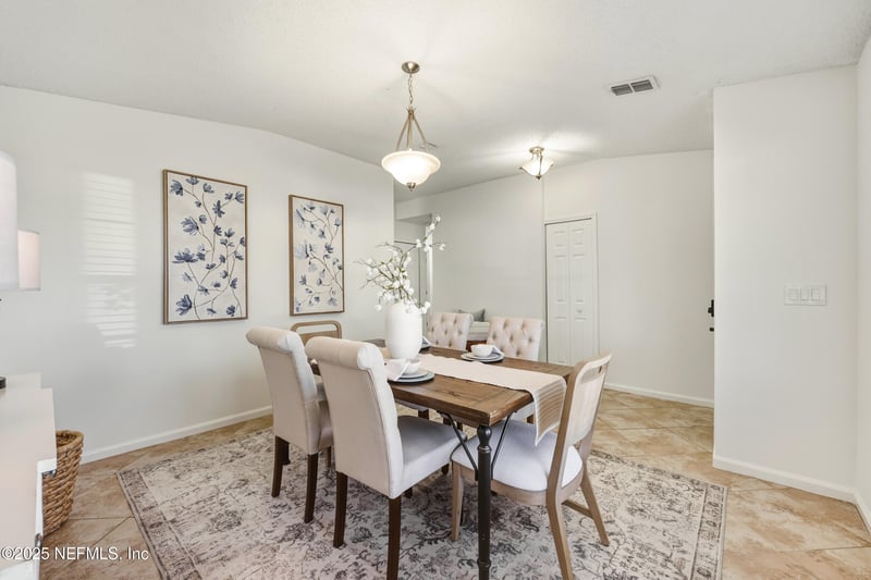 7534 International Village Dr, Jacksonville, FL 32277