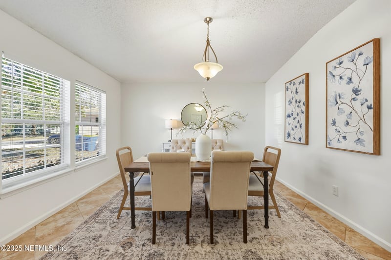 7534 International Village Dr, Jacksonville, FL 32277