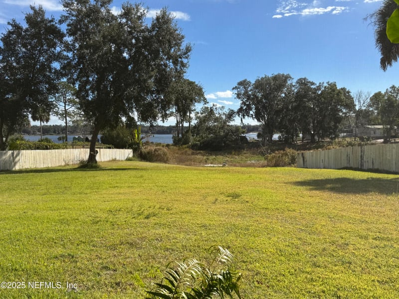 240 Ashley St, Hawthorne, FL 32640