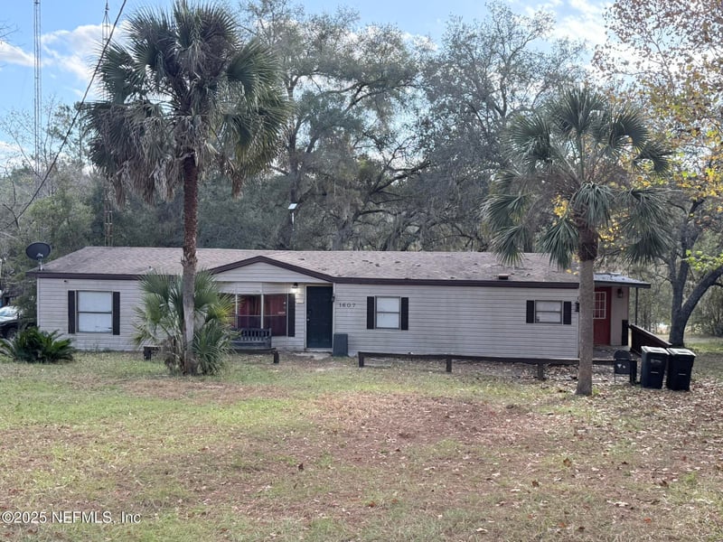 1607 Twin Lakes Blvd, Interlachen, FL 32148