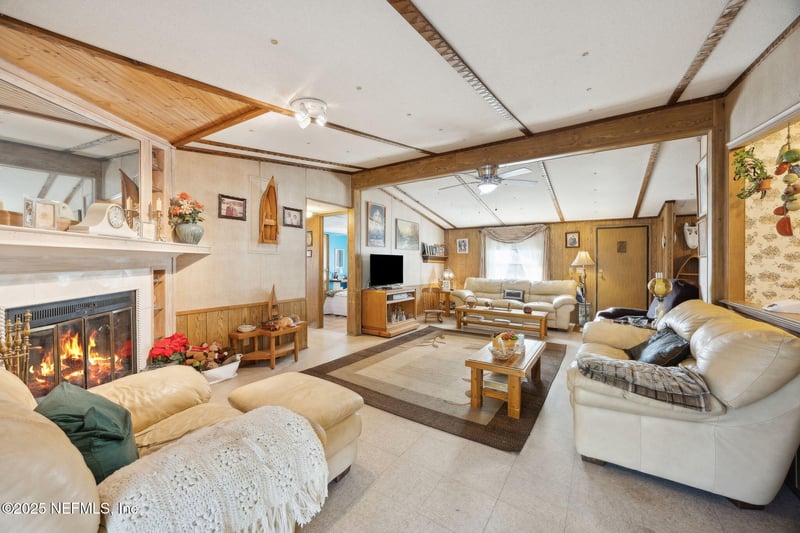 100 Waterway Ave, Satsuma, FL 32189