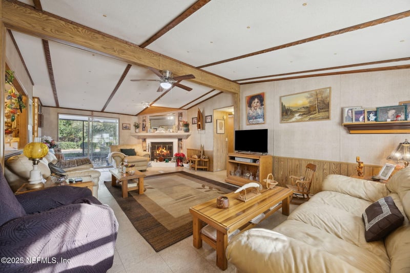 100 Waterway Ave, Satsuma, FL 32189