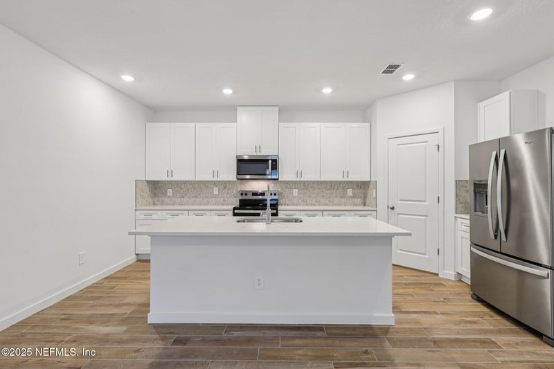 7458 Everett Forest Dr, Jacksonville, FL 32218