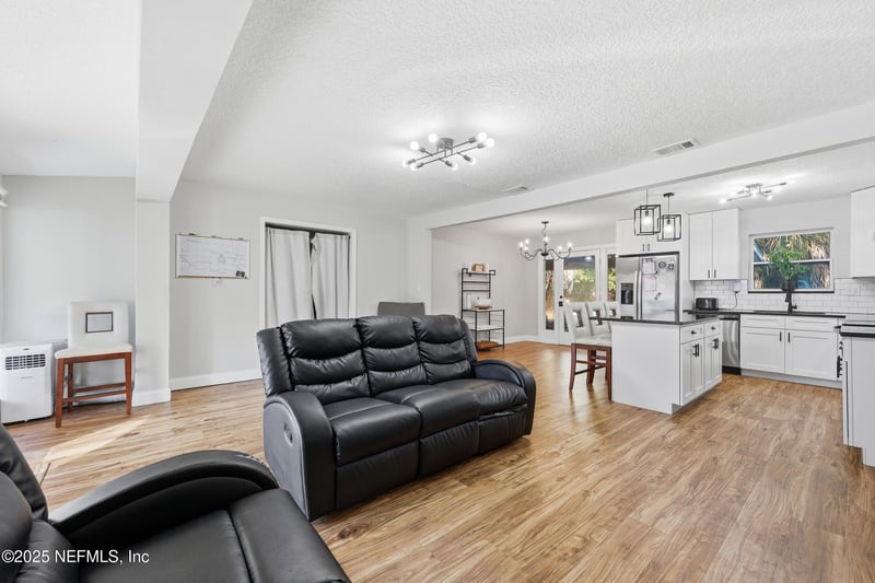 3517 Cesery Blvd, Jacksonville, FL 32277