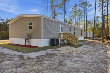 156 Wallace St, Interlachen, FL 32148