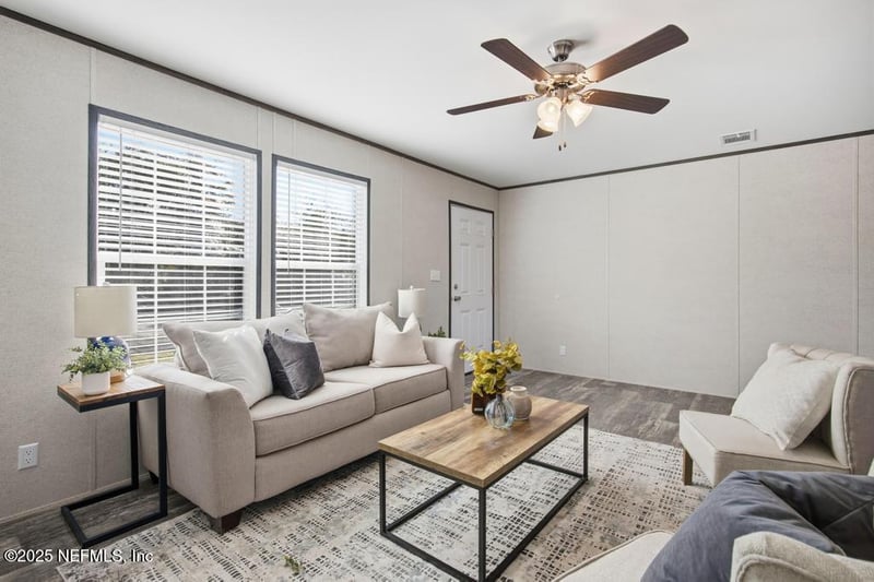 156 Wallace St, Interlachen, FL 32148