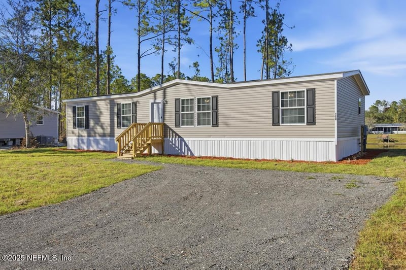 156 Wallace St, Interlachen, FL 32148