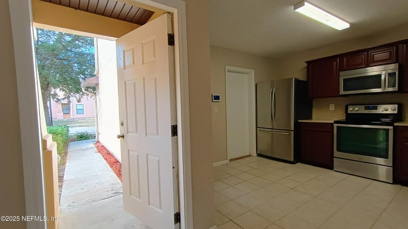 4753 Playschool Dr, Jacksonville, FL 32210