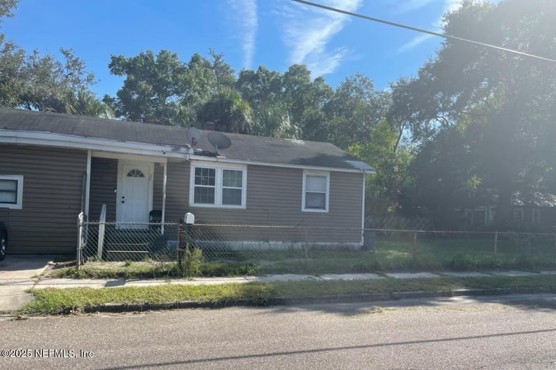 2070 Danese St, Jacksonville, FL 32206