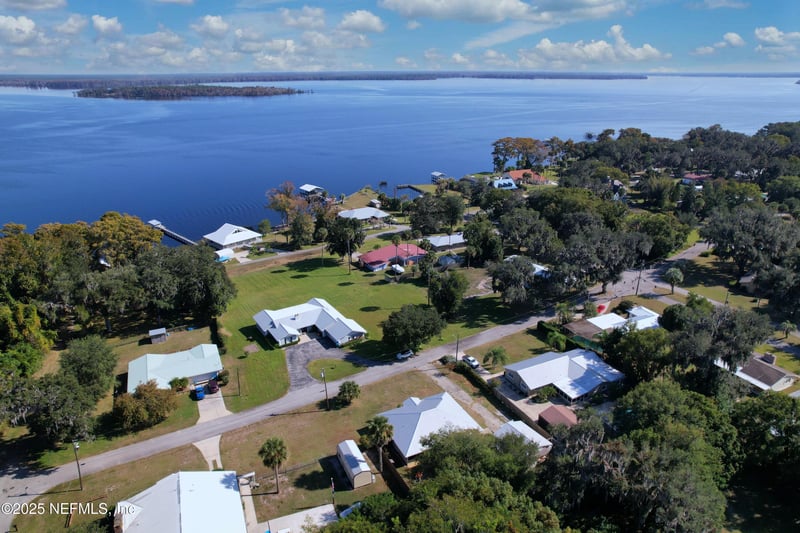 711 Park St, Crescent City, FL 32112