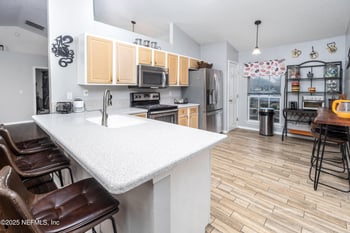 15590 Moss Hollow Dr, Jacksonville, FL 32218