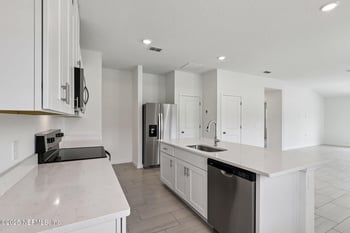 9709 Amber Village Dr, Jacksonville, FL 32219