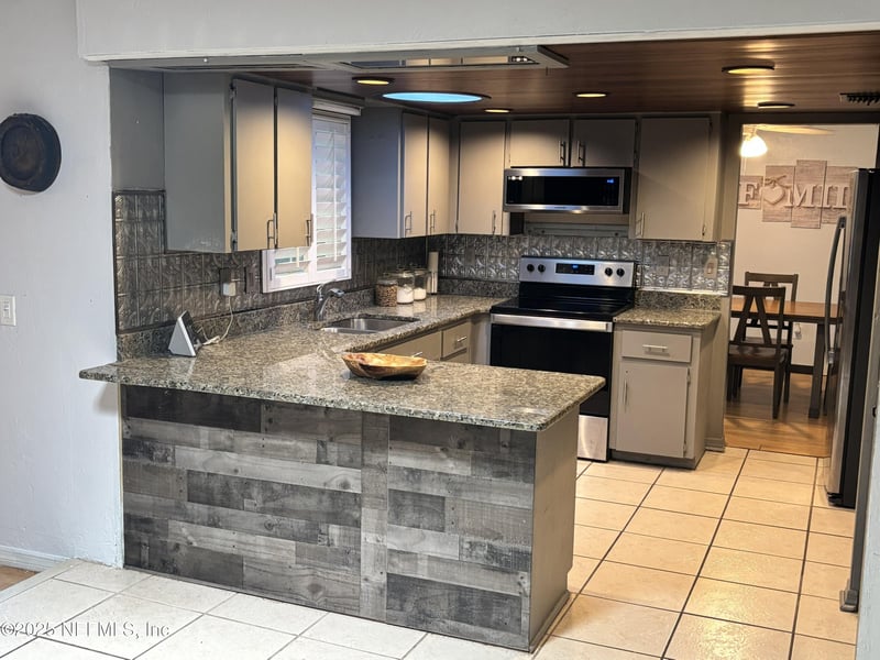 965 Sandle Wood Dr, Port Orange, FL 32127