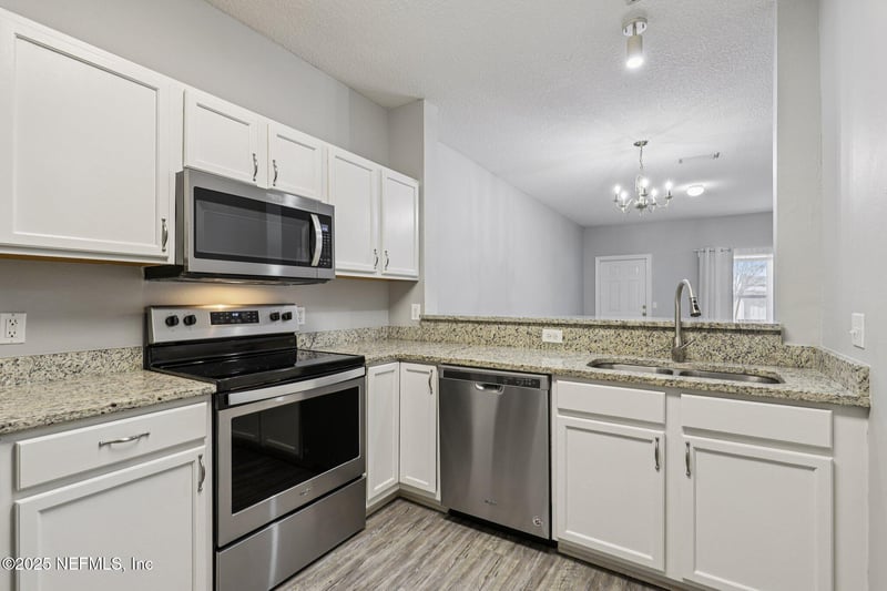 877 Southern Creek Dr, St Johns, FL 32259