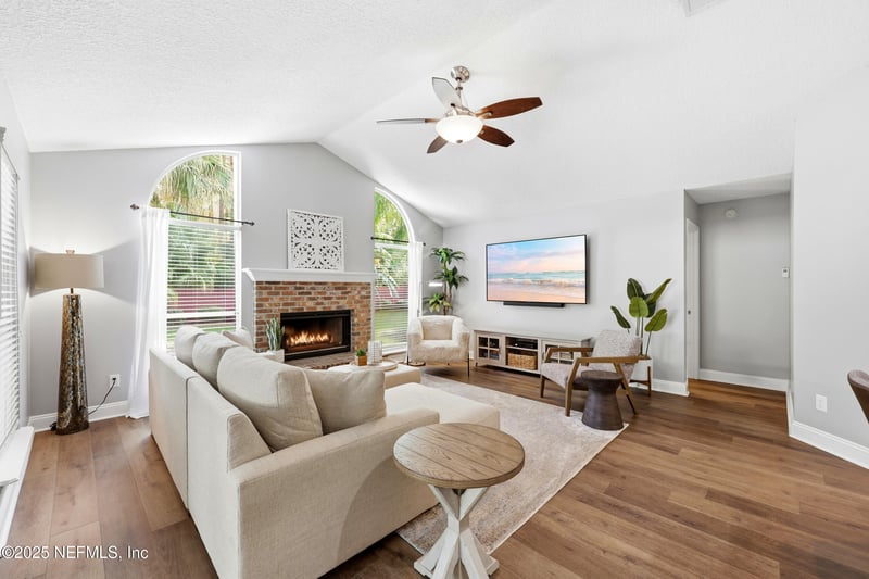 3764 Helicon Dr, Jacksonville, FL 32223