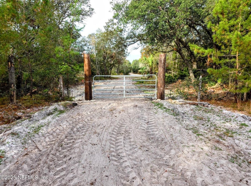 96 Bridle Dr, Interlachen, FL 32148