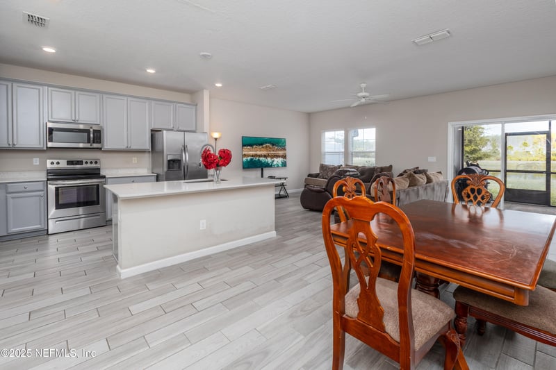 10307 Benson Lake Dr, Jacksonville, FL 32222