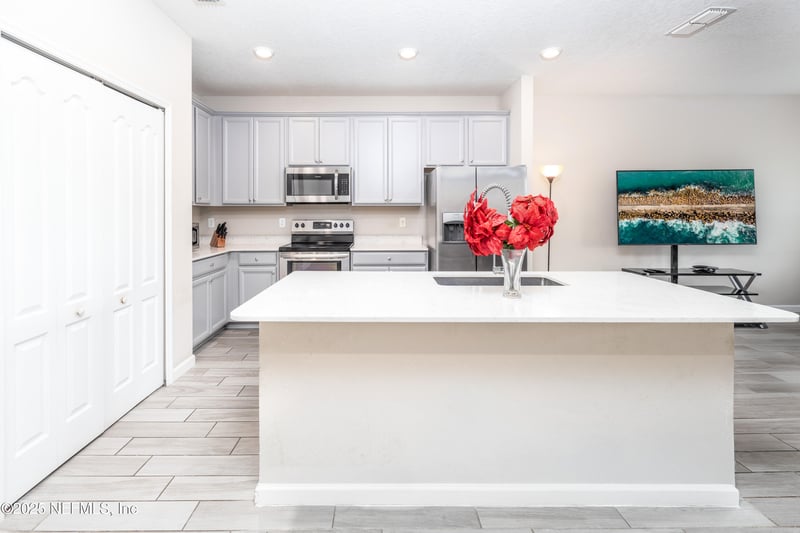 10307 Benson Lake Dr, Jacksonville, FL 32222