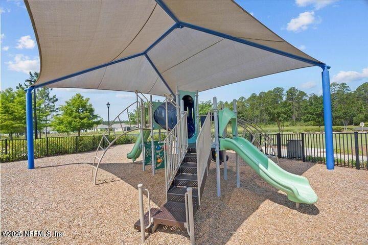 10307 Benson Lake Dr, Jacksonville, FL 32222