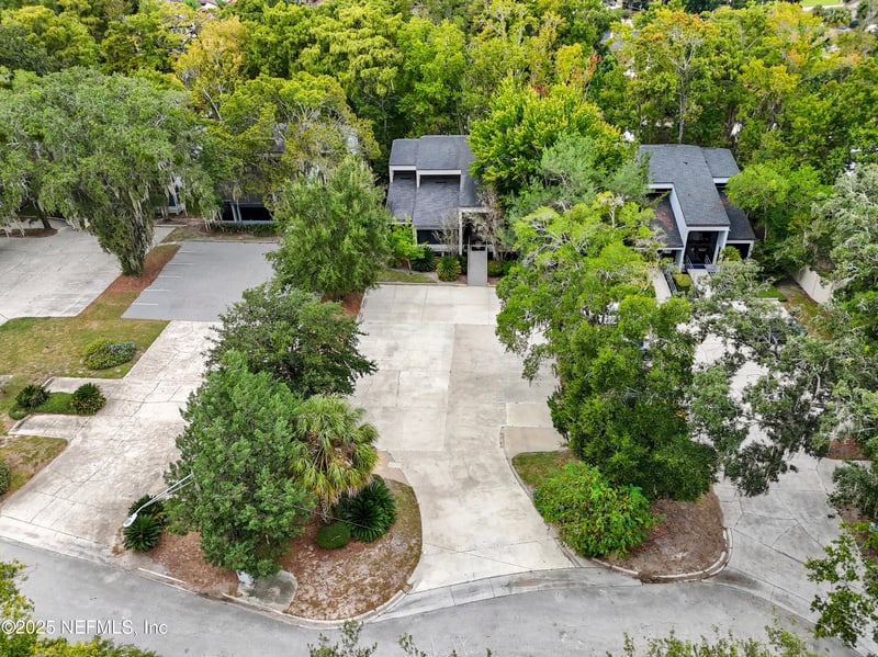 8818 Goodbys Executive Dr, Jacksonville, FL 32217