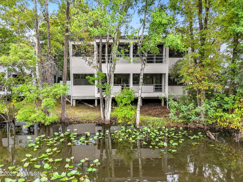 8818 Goodbys Executive Dr, Jacksonville, FL 32217