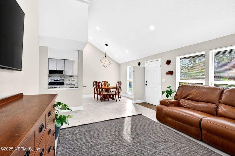 8305 Coralberry Ln, Jacksonville, FL 32244