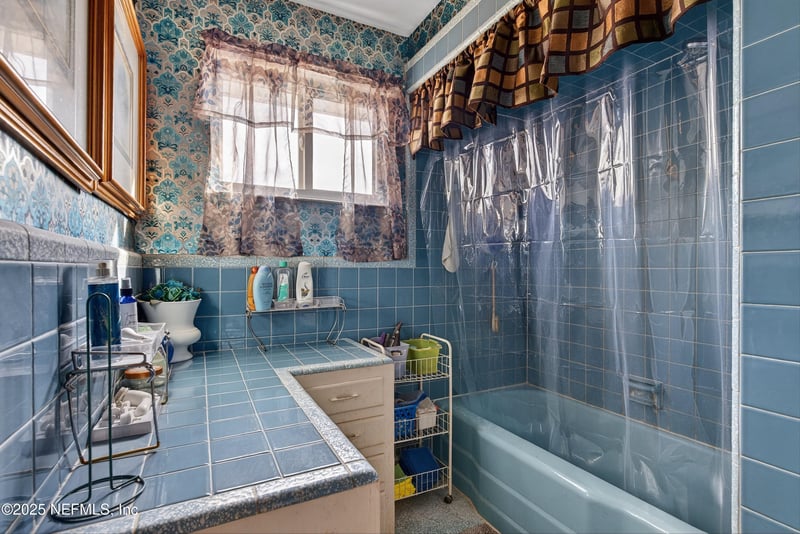 3905 Meek Dr, Jacksonville, FL 32277