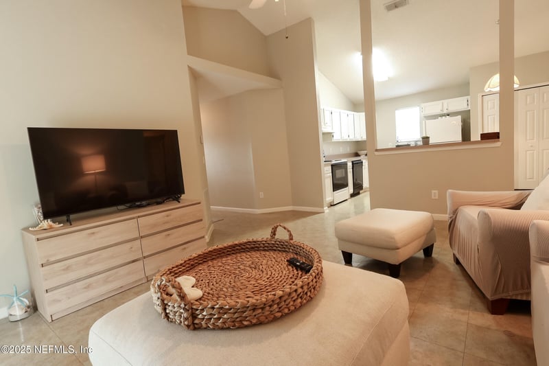 3000 Wavering Ln, Middleburg, FL 32068