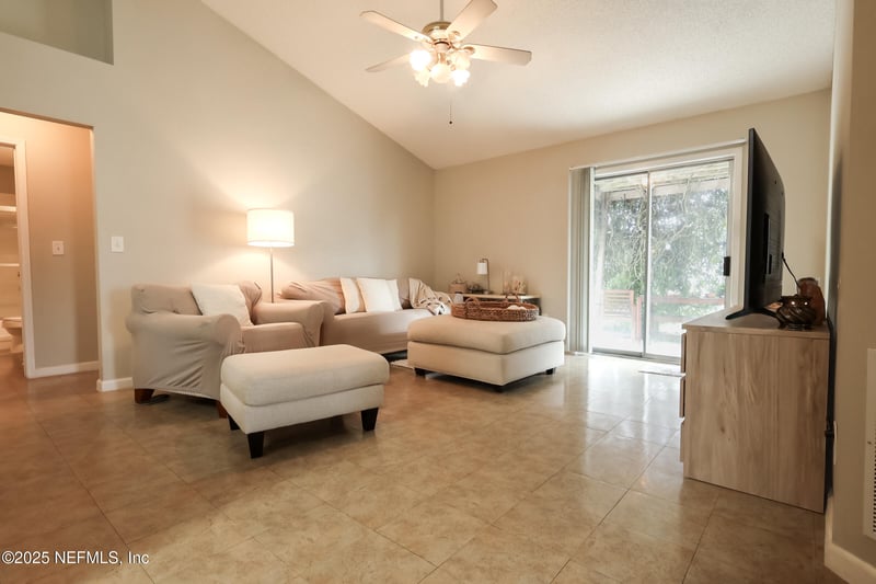 3000 Wavering Ln, Middleburg, FL 32068