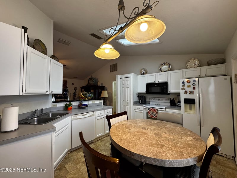 8139 Fieldside Dr, Jacksonville, FL 32244