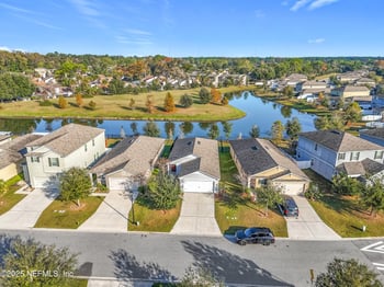 8189 Meadow Walk Ln, Jacksonville, FL 32256