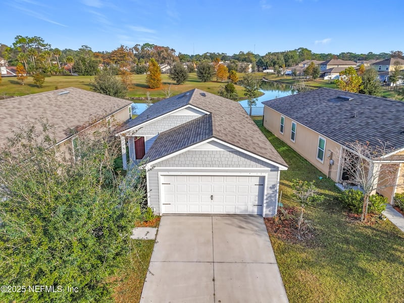 8189 Meadow Walk Ln, Jacksonville, FL 32256