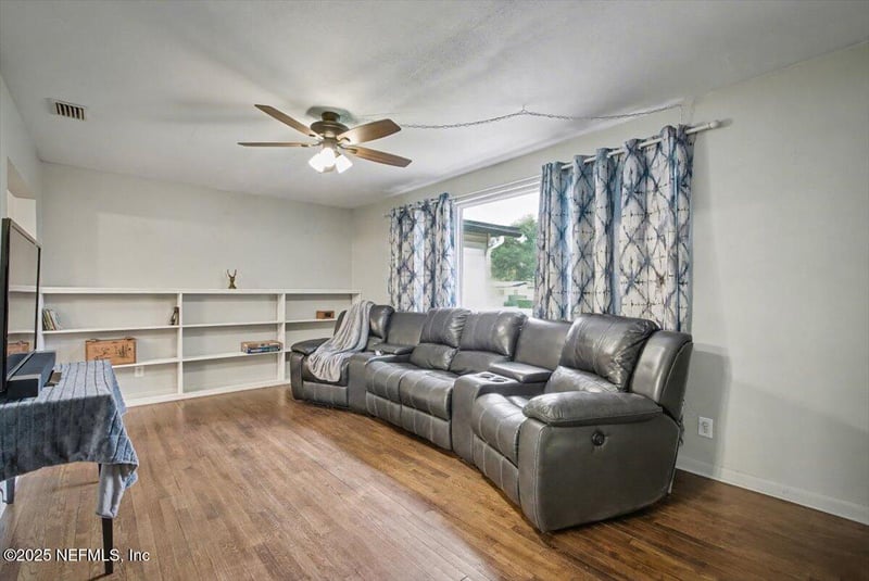 3742 Barmer Dr, Jacksonville, FL 32210