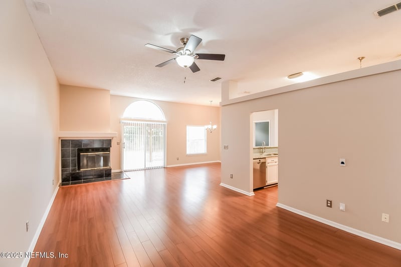 3835 Union Pacific Dr, Jacksonville, FL 32246