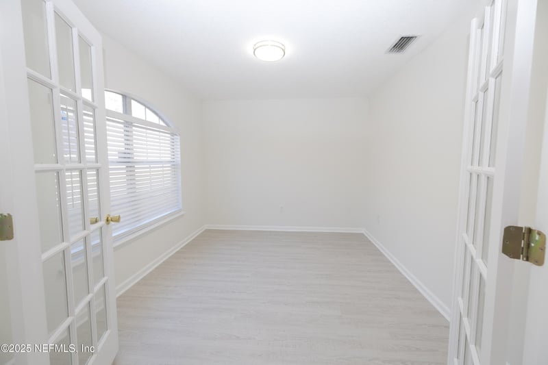 706 Bonaparte Dr, Jacksonville, FL 32218