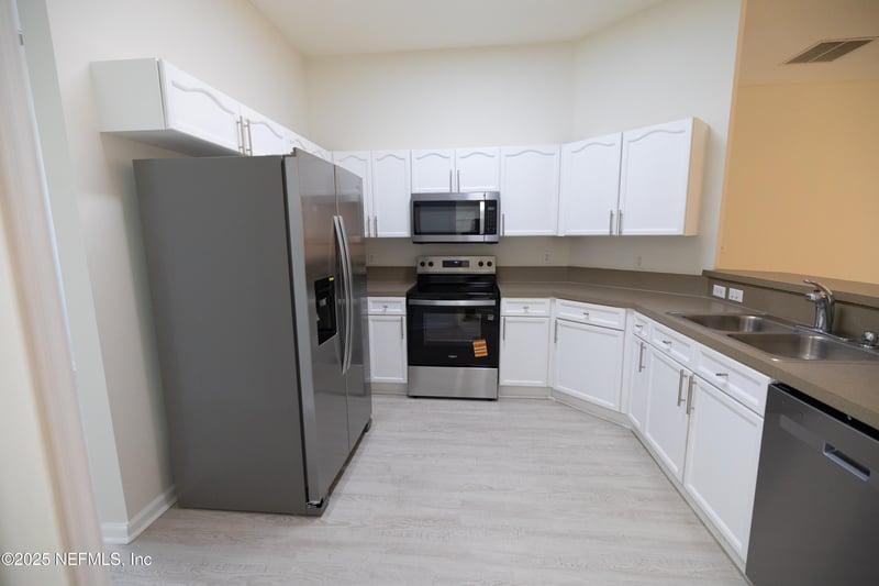 706 Bonaparte Dr, Jacksonville, FL 32218