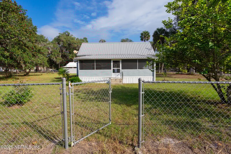 200 1st Ave, Welaka, FL 32193