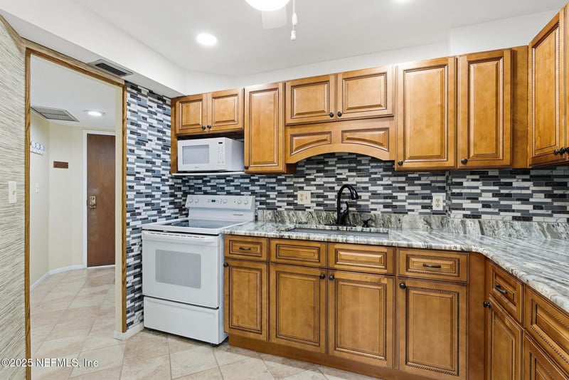 925 Halifax Ave #0103, Daytona Beach, FL 32118