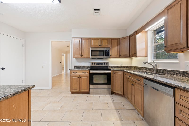 4135 Dawnridge Rd, Jacksonville, FL 32277