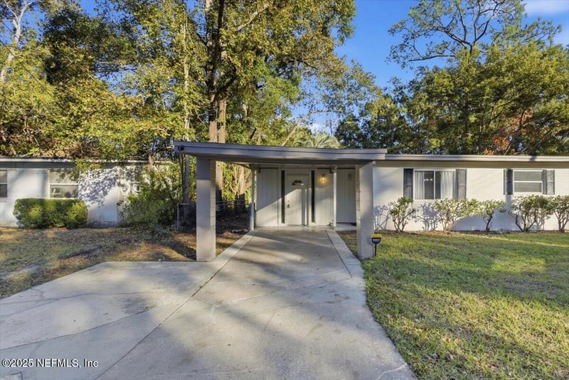 909 La Marche Dr, Jacksonville, FL 32205